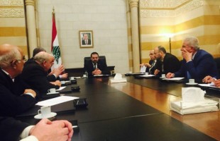 الفصائل الفلسطينية تبحث مع رئيس الوزراء اللبناني أوضاع المخيمات