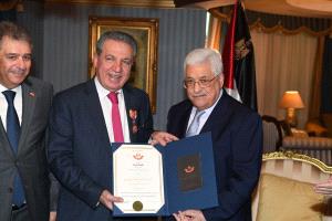 الرئيس يمنح الشاعر اللبناني شوقي بزيع وسام الثقافة والعلوم والفنون