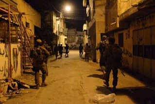القدس: قوات الاحتلال تقتحم حزما وتعتقل شابا