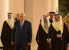 العاهل البحريني يقيم مأدبة عشاء على شرف الرئيس عباس