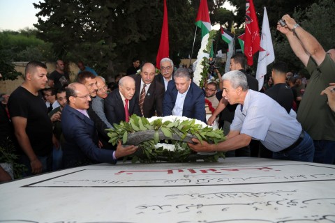 باسم الرئيس: دبور يضع أكاليل من الزهور على النصب التذكاري في مثوى شهداء الثورة الفلسطينية