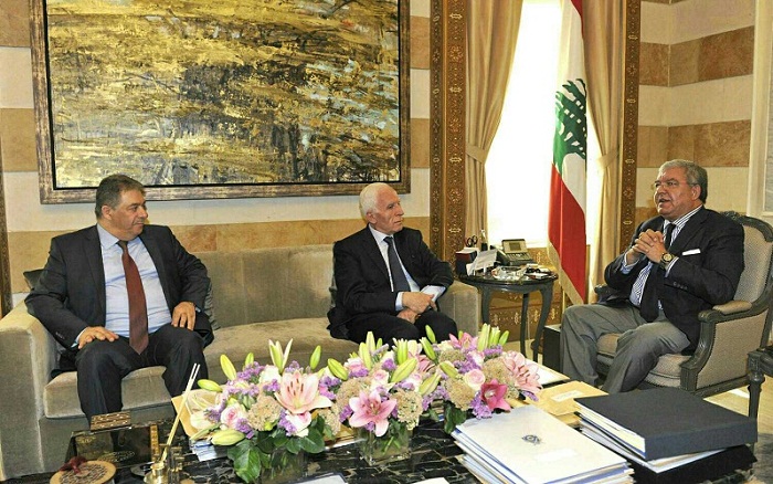 الاحمد يبحث مع وزير الداخلية اللبناني اوضاع اللاجئين الفلسطينيين