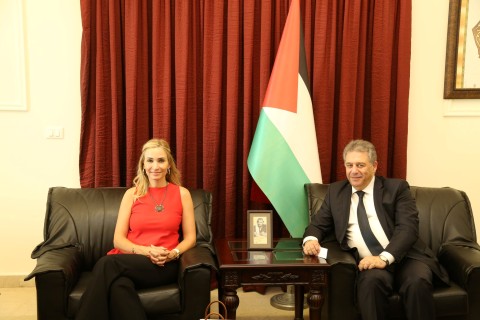 دبور يستقبل سفيرة سويسرا في لبنان