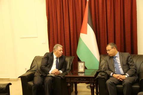 دبور يستقبل السفير المصري في لبنان