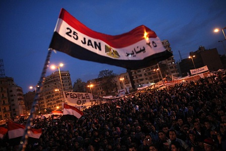الرئيس يهنئ السيسي بالذكرى السابعة لثورة يناير