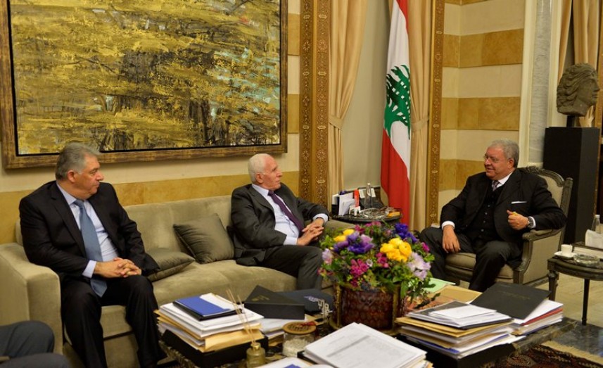 الاحمد يلتقي وزير الداخلية اللبناني نهاد المشنوق