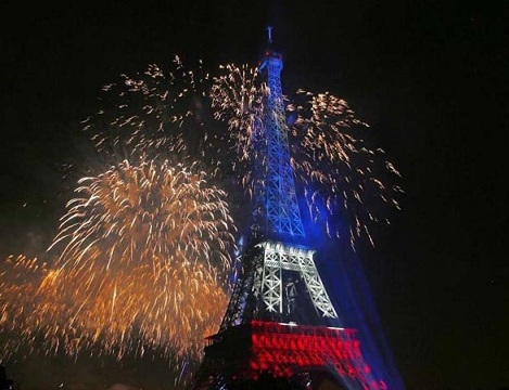 الرئيس يهنئ الرئيس الفرنسي بالعيد الوطني لبلاده