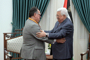 الرئيس يقلد ممثل المكسيك لدى فلسطين نجمة الصداقة من وسام الرئيس محمود عباس