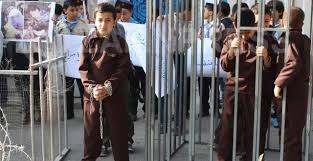 الاحتلال يفرض غرامات بقيمة 46 ألف شيقل على الأسرى الأطفال في "عوفر"خلال أيلول