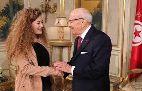 الرئيس التونسي يستقبل الأسيرة المحررة عهد التميمي