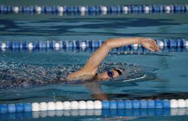 الألعاب الأولمبية للشباب: السباح الفلسطيني قمصية يتبوأ المركز الأول في مجموعته