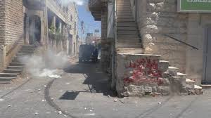 إصابات بالاختناق عقب مهاجمة قوات الاحتلال مصلين في قلقيلية