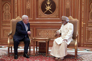 الرئيس يلتقي السلطان قابوس