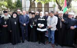 مجلس كنائس رام الله ينظم وقفة تنديدًا باعتداءات الاحتلال على المقدسات ورجال الدين
