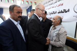 الحمد الله يقدم واجب العزاء بالشهيد بشارات في بلدة طمون