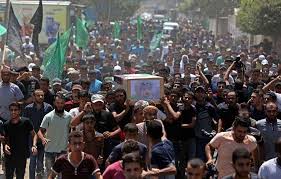 جماهير شعبنا تشيع جثامين أطفالها الثلاثة وسط قطاع غزة