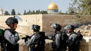الاحتلال يبعد أربعة من كوادر "فتح" في القدس عن منازلهم