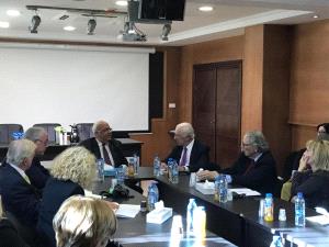عريقات يلتقى الهيئة الإدارية لمجلس العلاقات الخارجية الأميركي للمحيط الهادي