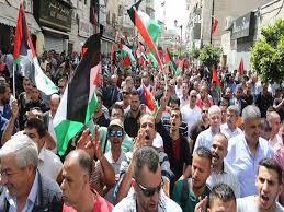رام الله: مسيرة جماهيرية منددة بالعدوان الإسرائيلي على غزة