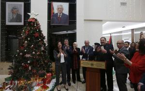 الخارجية تحتفل بإضاءة شجرة الميلاد بحضور البعثات الدبلوماسية المعتمدة لدى فلسطين