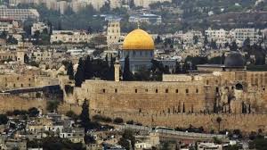 الآلاف يؤدون "الجمعة" في "الأقصى" والمفتي يؤكد أن الأذان سيبقى يصدح في سماء القدس