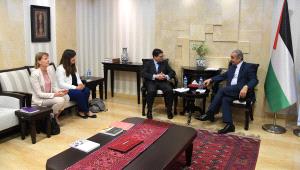 اشتية يبحث مع البنك الأوروبي للإنشاء والتعمير تعزيز التعاون