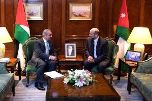 اشتية يبحث مع نظيره الأردني تعزيز التعاون المشترك