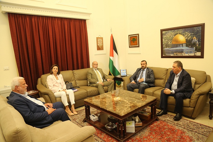 سفيرا فنزويلا والجزائر في لبنان يقومان بزيارة تضامنية لسفارة دولة فلسطين