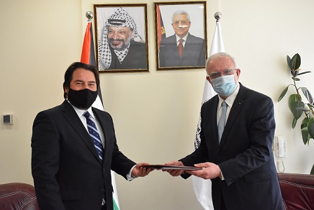 المالكي يتسلم نسخة من أوراق اعتماد ممثل جمهورية تشيلي لدى فلسطين