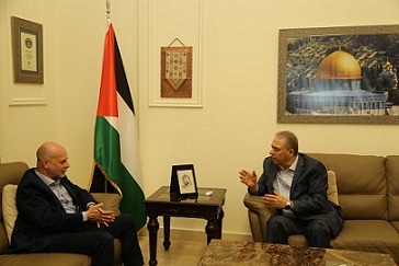 السفير دبور يلتقي مدير شؤون الاونروا في لبنان