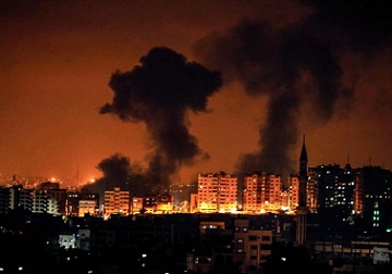 القصف الإسرائيلي يتسبب بانقطاع الكهرباء عن مناطق واسعة وسط قطاع غزة
