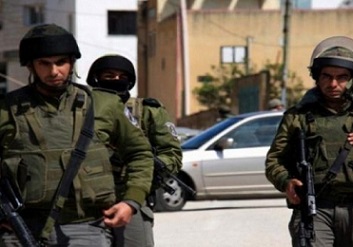 الاحتلال يصيب طفلا بالرصاص ويستولي على تسجيلات كاميرات مراقبة في العرقة