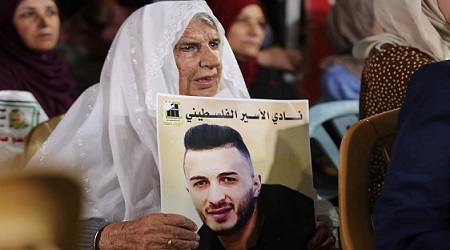 مضرب عن الطعام منذ 62 يوما: خطر كبير يهدد حياة الأسير أبو عطوان