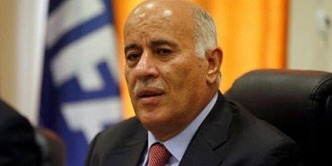 "الاتحاد المصري" يقلد الرجوب وسام الثقافة الرياضية