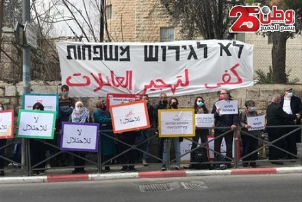 مستوطن يصيب شابا بالرصاص خلال وقفة تضامنية مع أهالي الشيخ جراح