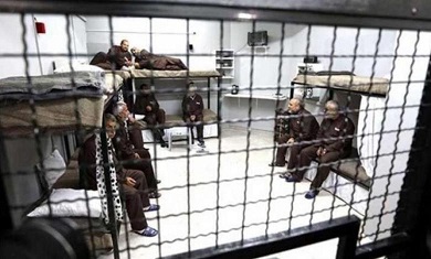 الأسرى الإداريون يواصلون مقاطعة محاكم الاحتلال لليوم الـ32