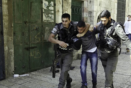 الاحتلال يعتقل ستة مواطنين من القدس بينهم أسرى محررون