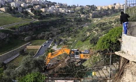 الاحتلال يُواصل تجريف أراضٍ في وادي الربابة بسلوان