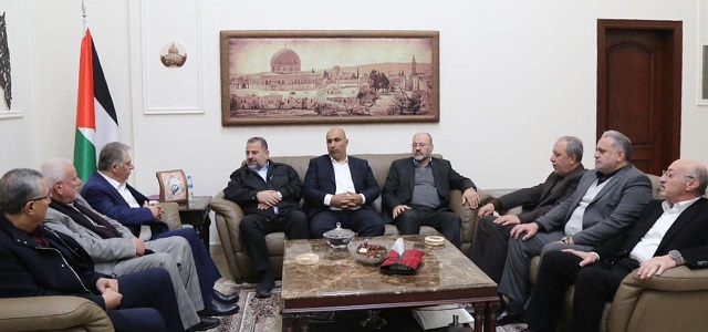 دبور يلتقي وفداً من حركة حماس برئاسة صالح العاروري