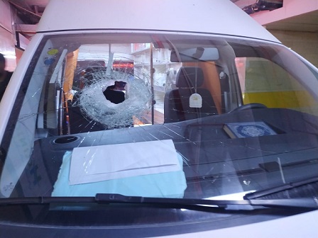 إصابة سيدة في هجوم لمستوطنين استهدفوا سيارة اسعاف قرب زعترة