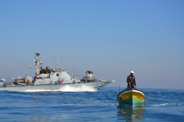 بحرية الاحتلال تهاجم مراكب الصيادين شمال قطاع غزة