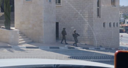 الاحتلال يقتحم مسجدا في بلدة دير شرف غرب نابلس