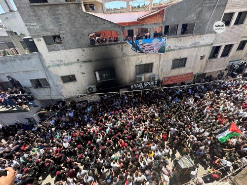 الرئيس يصل جنين لتفقد أوضاع المواطنين ومتابعة إعادة الاعمار