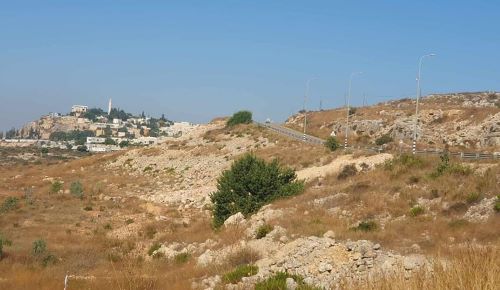 الاحتلال يشق طريقا استيطانية جديدة في أراضي كفر الديك غرب سلفيت