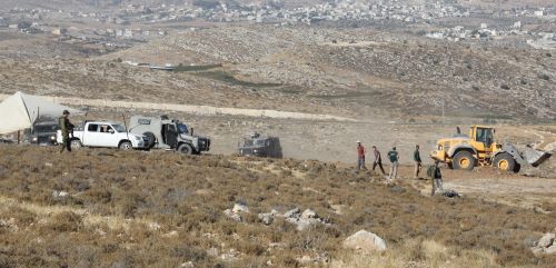 تواصل انتهاكات الاحتلال: إصابات واعتقالات واستيلاء وإخطارات واعتداءات للمستوطنين