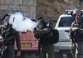 إصابات بالاختناق في بيتا والاحتلال يستولي على تسجيلات كاميرات