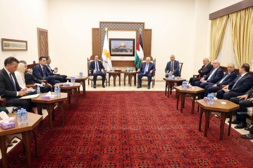 الرئيس لدى استقباله رئيس قبرص: على المجتمع الدولي وقف تصرف إسرائيل كدولة فوق القانون