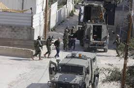 الاحتلال يعتقل ثلاثة مواطنين من مخيم عقبة جبر