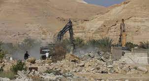 الاحتلال يهدم مسكنين ويقتلع أشجار زيتون غرب الخليل