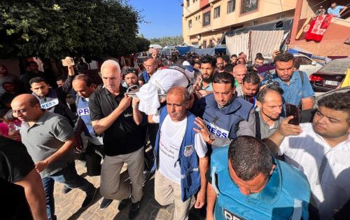 تشييع جثمان مراسل تلفزيون فلسطين الشهيد محمد أبو حطب في خان يونس